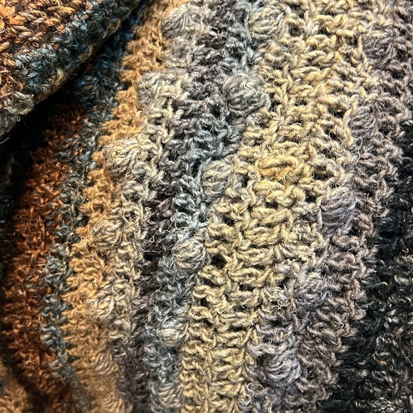 Hand crochet blanket - Picture 13 of 15